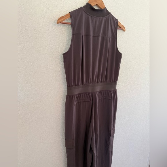 Athleta Brooklyn Utility Jumpsuit Romper Brown, Size 6 - Picture 6 of 8
